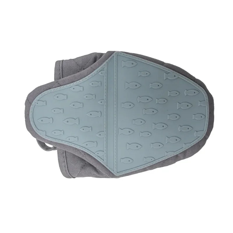 1pc Kitchen Anti scald Oven Gloves Kitchen Multi purpose Fish shaped Silicone Gloves Tray Tableware Rack Oven Gloves