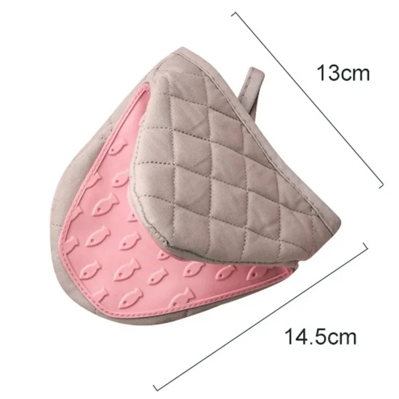 1pc Kitchen Anti scald Oven Gloves Kitchen Multi purpose Fish shaped Silicone Gloves Tray Tableware Rack Oven Gloves